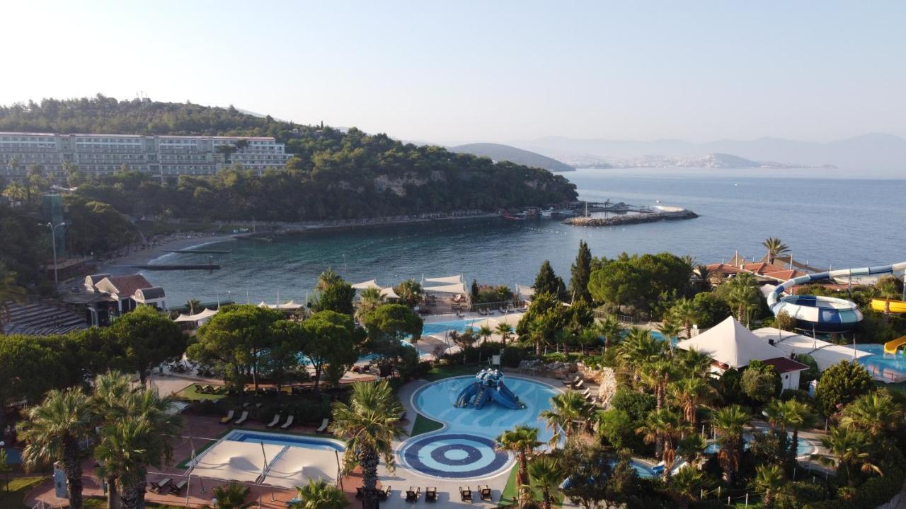 Pine Bay Holiday Resort Kusadasi Bagian luar foto A view of the resort