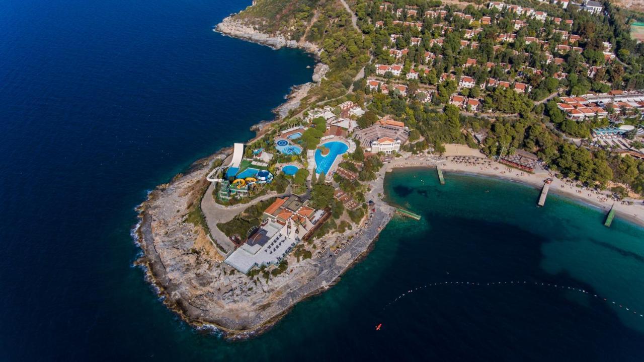 Pine Bay Holiday Resort Kusadasi Bagian luar foto Aerial view of the resort