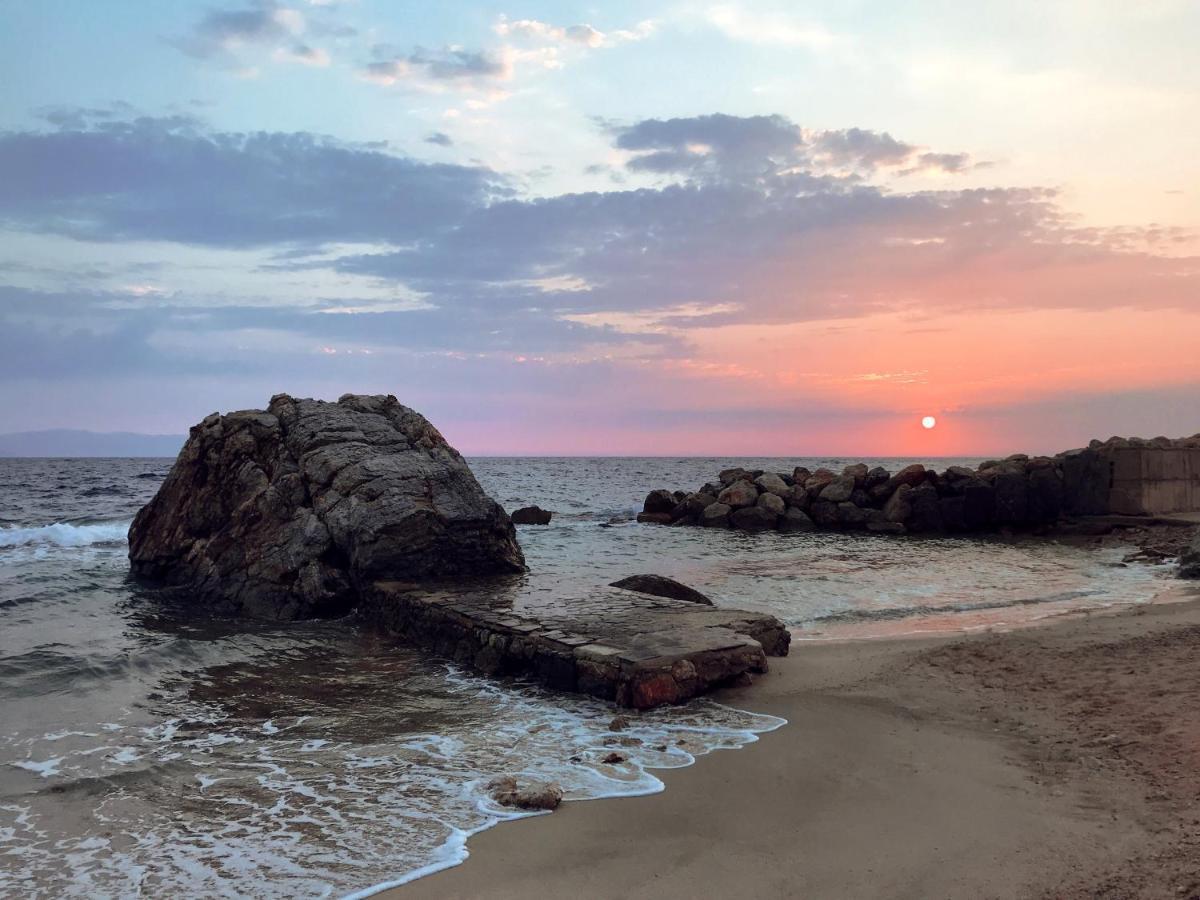 Pine Bay Holiday Resort Kusadasi Bagian luar foto Sunset at the beach of Agia Marina