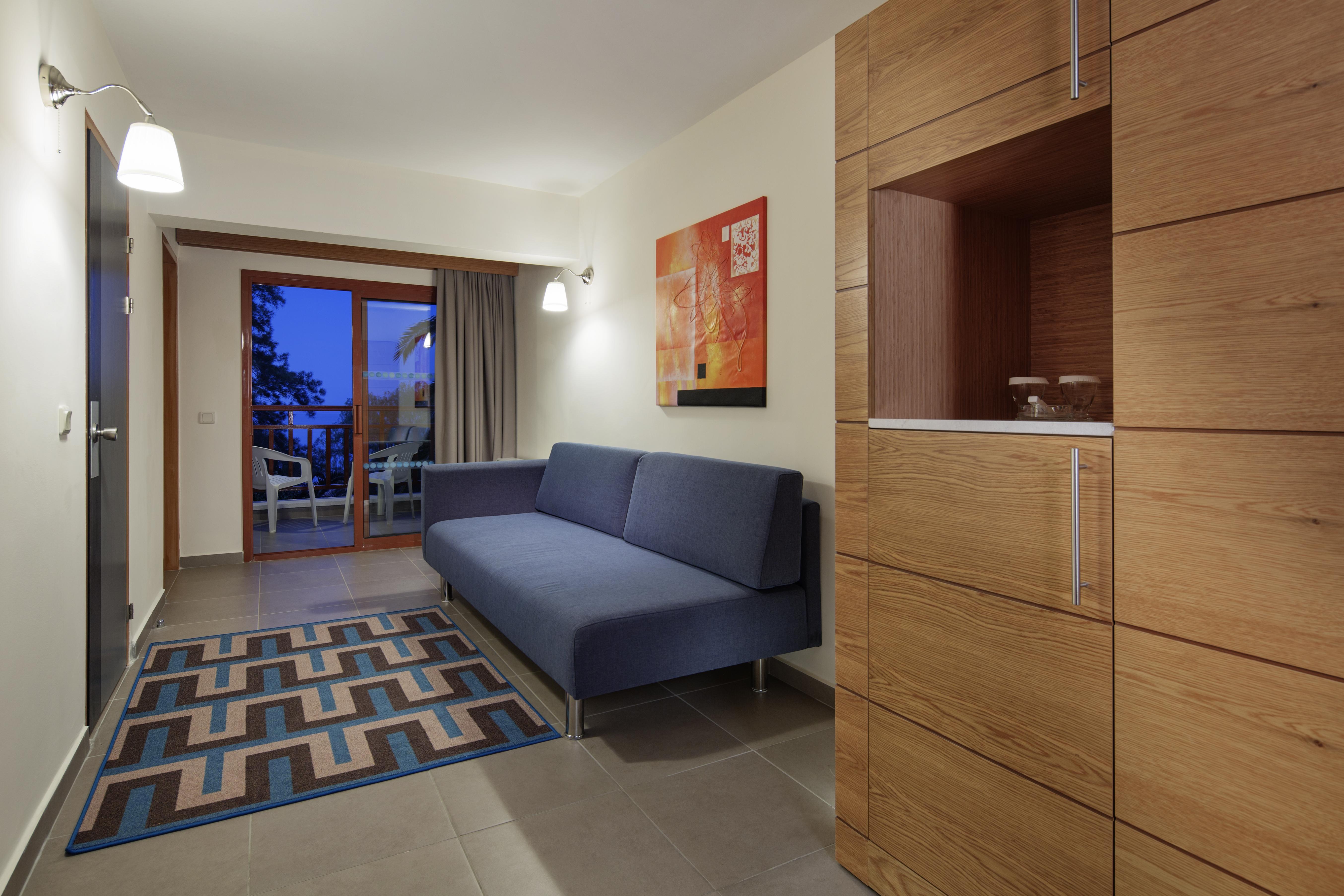 Pine Bay Holiday Resort Kusadasi Bagian luar foto A typical room at the hotel
