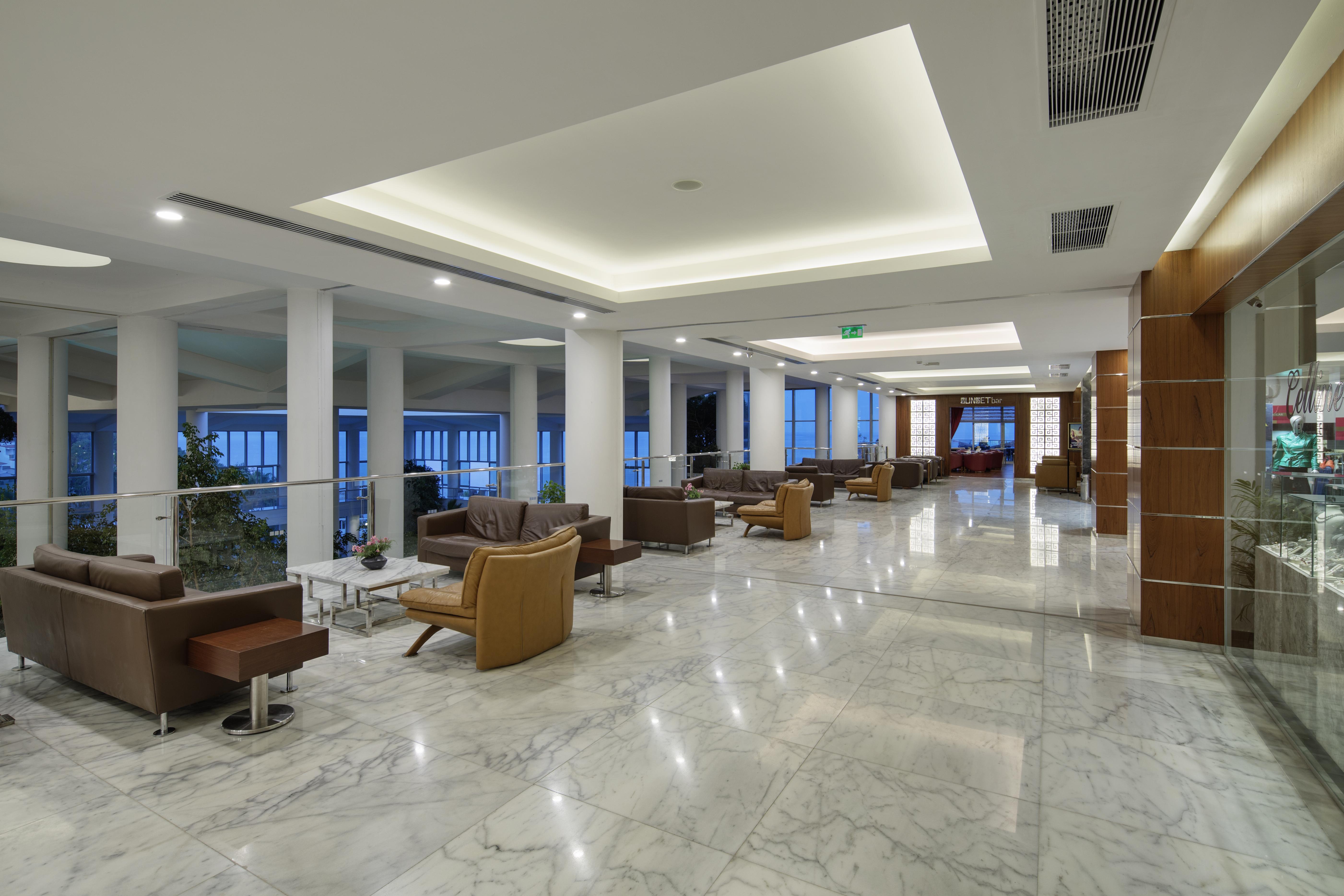 Pine Bay Holiday Resort Kusadasi Bagian luar foto The lobby of the hotel