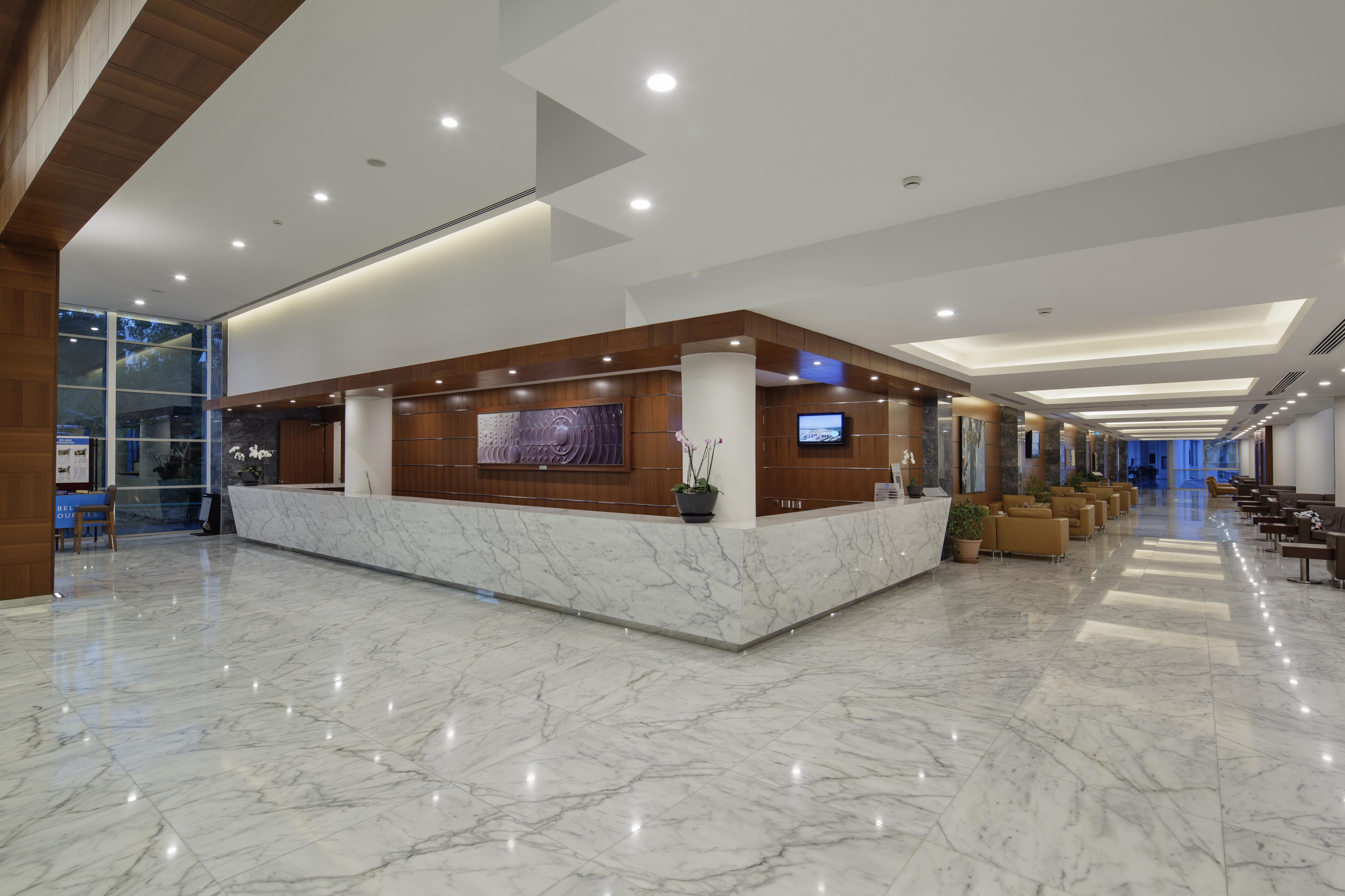 Pine Bay Holiday Resort Kusadasi Bagian luar foto The lobby of the hotel
