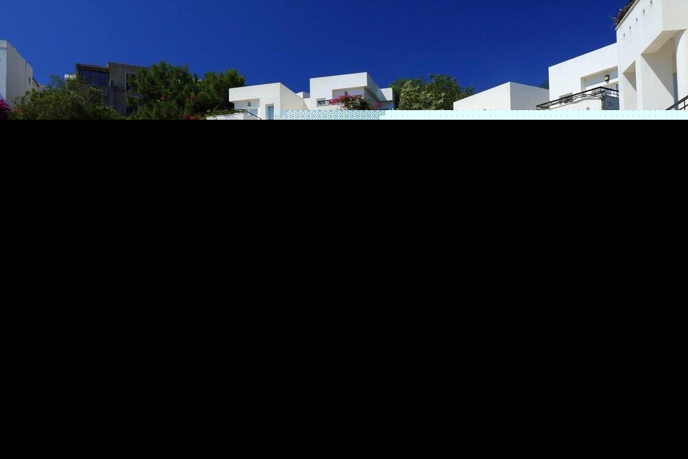 Pine Bay Holiday Resort Kusadasi Bagian luar foto The house of the artist in Saint-Germain-en-Laye