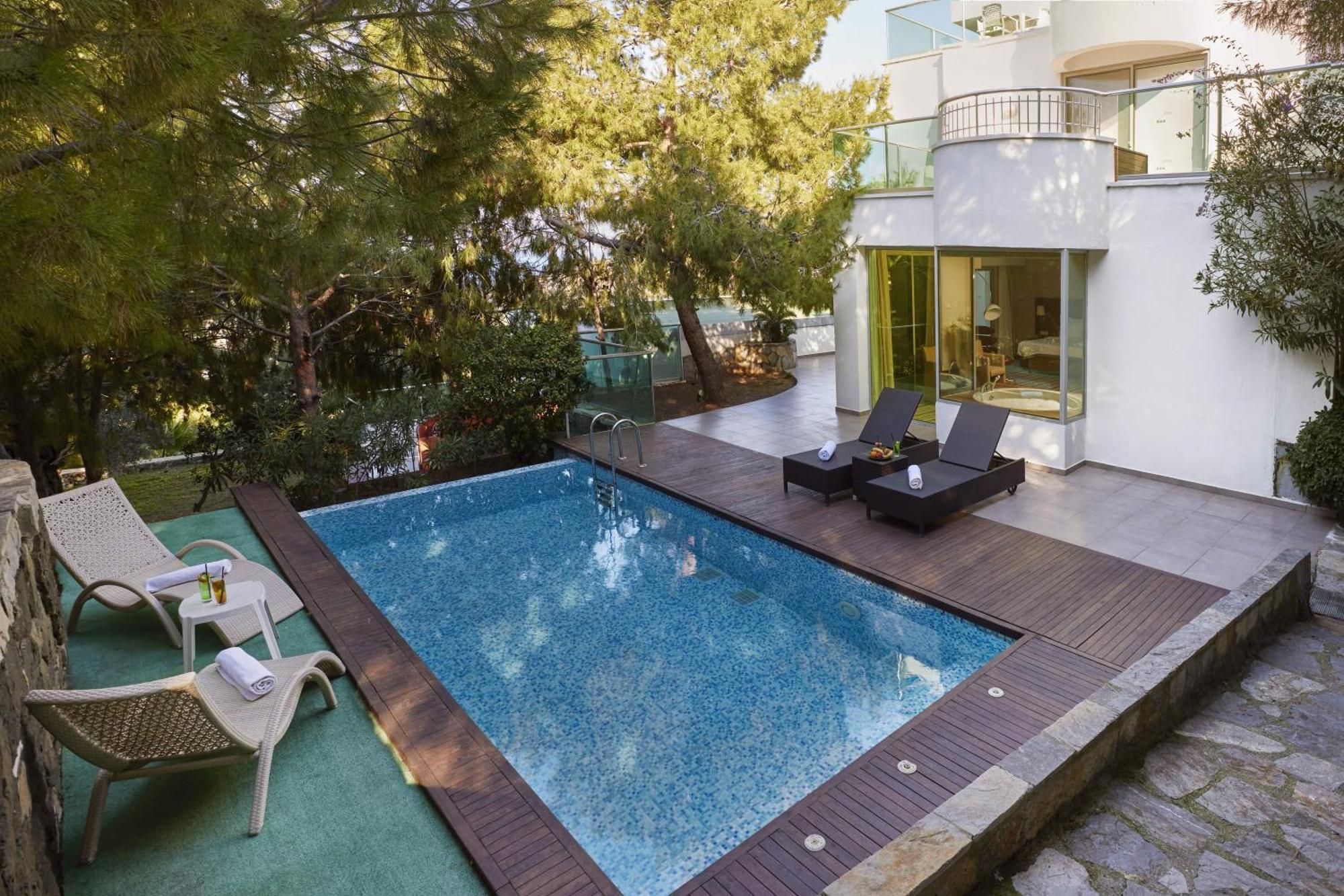 Pine Bay Holiday Resort Kusadasi Ruang foto A private pool at a hotel