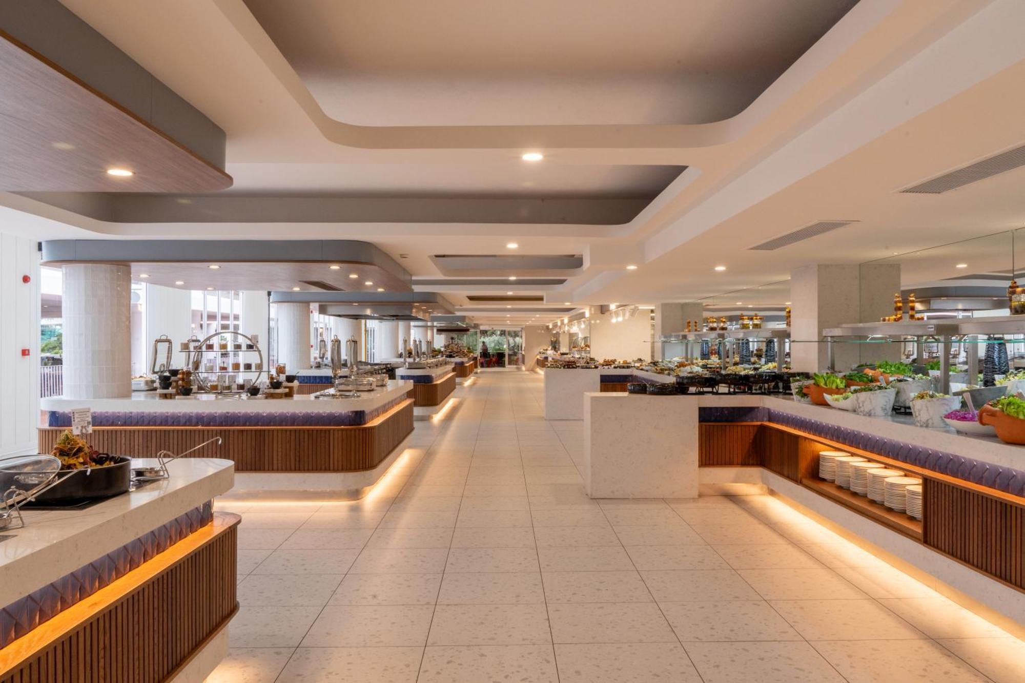 Pine Bay Holiday Resort Kusadasi Bagian luar foto The buffet at the hotel